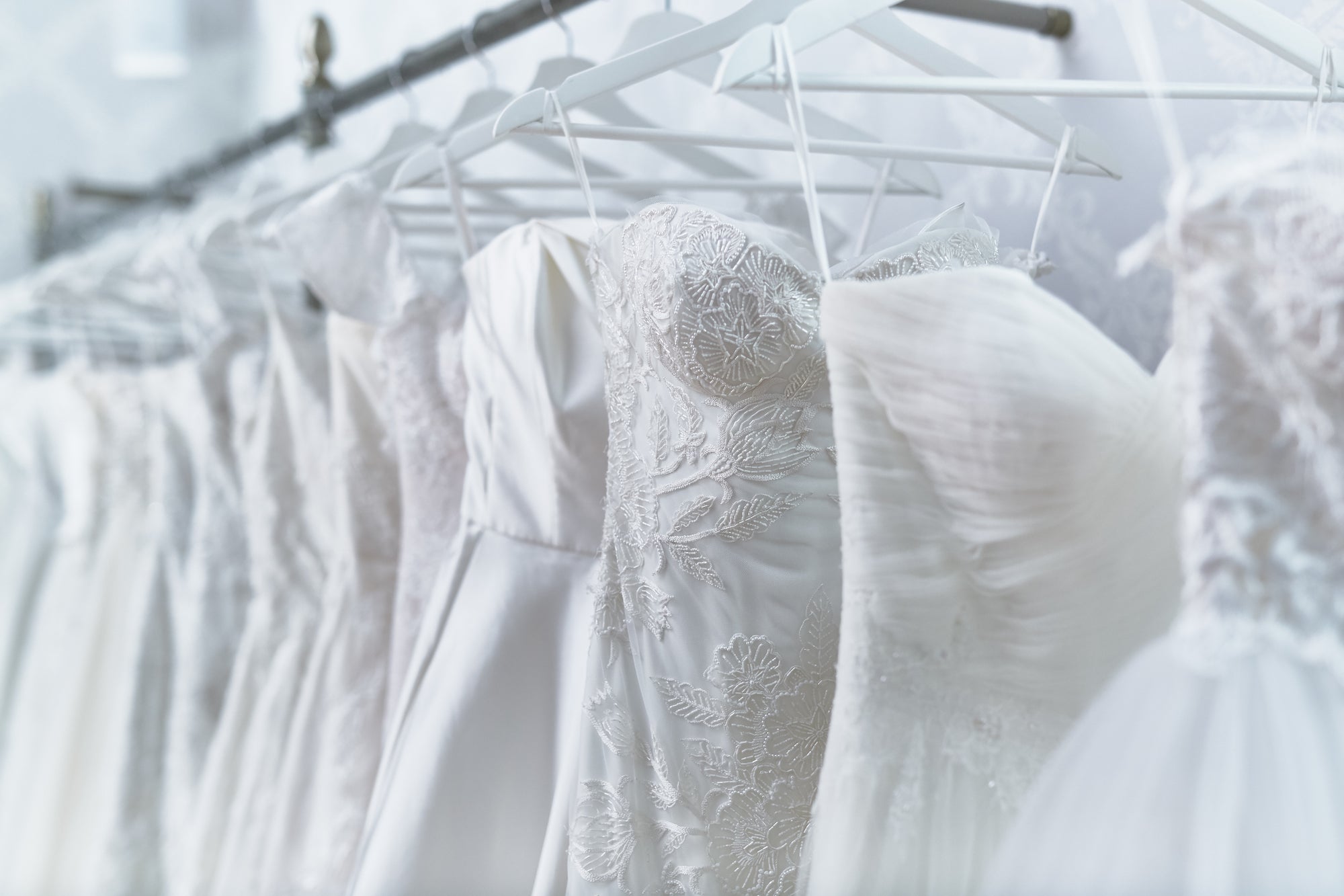 ウェディングドレス、コスパ重視で大丈夫?安っぽい印象を避けるコツ