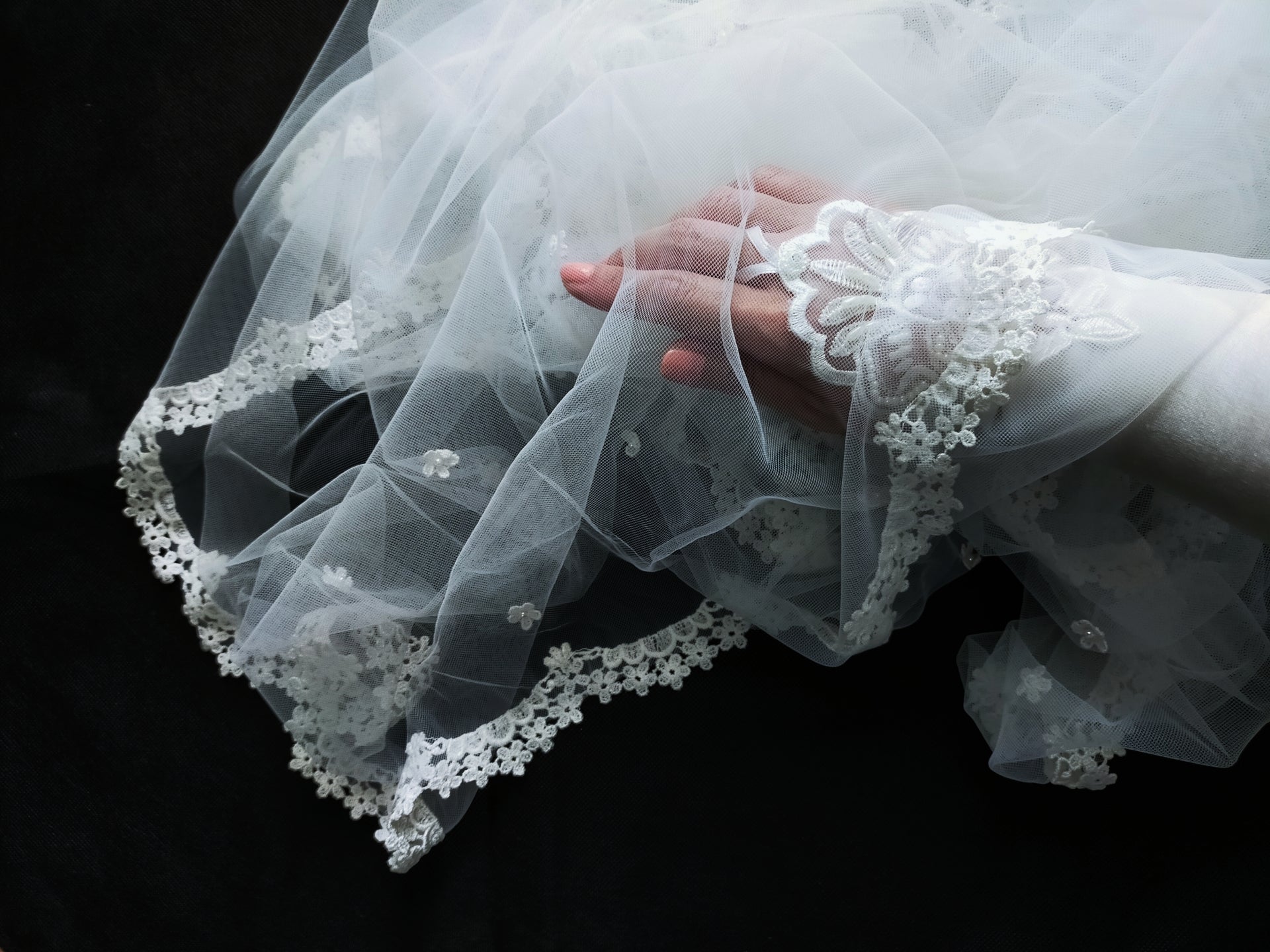 ドレスを引き立てる!ウェディンググローブの正しい選び方