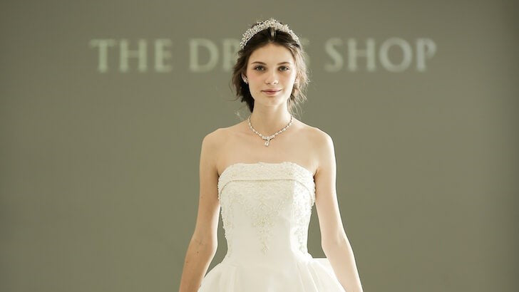 ウェディングドレスのネックレスはどう選ぶ？あり・なしの考え方も解説 