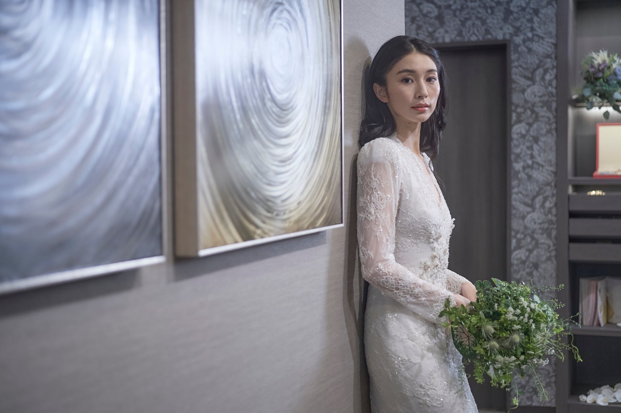 ウェディングドレスのスレンダーラインとは?特徴や着こなし方を解説