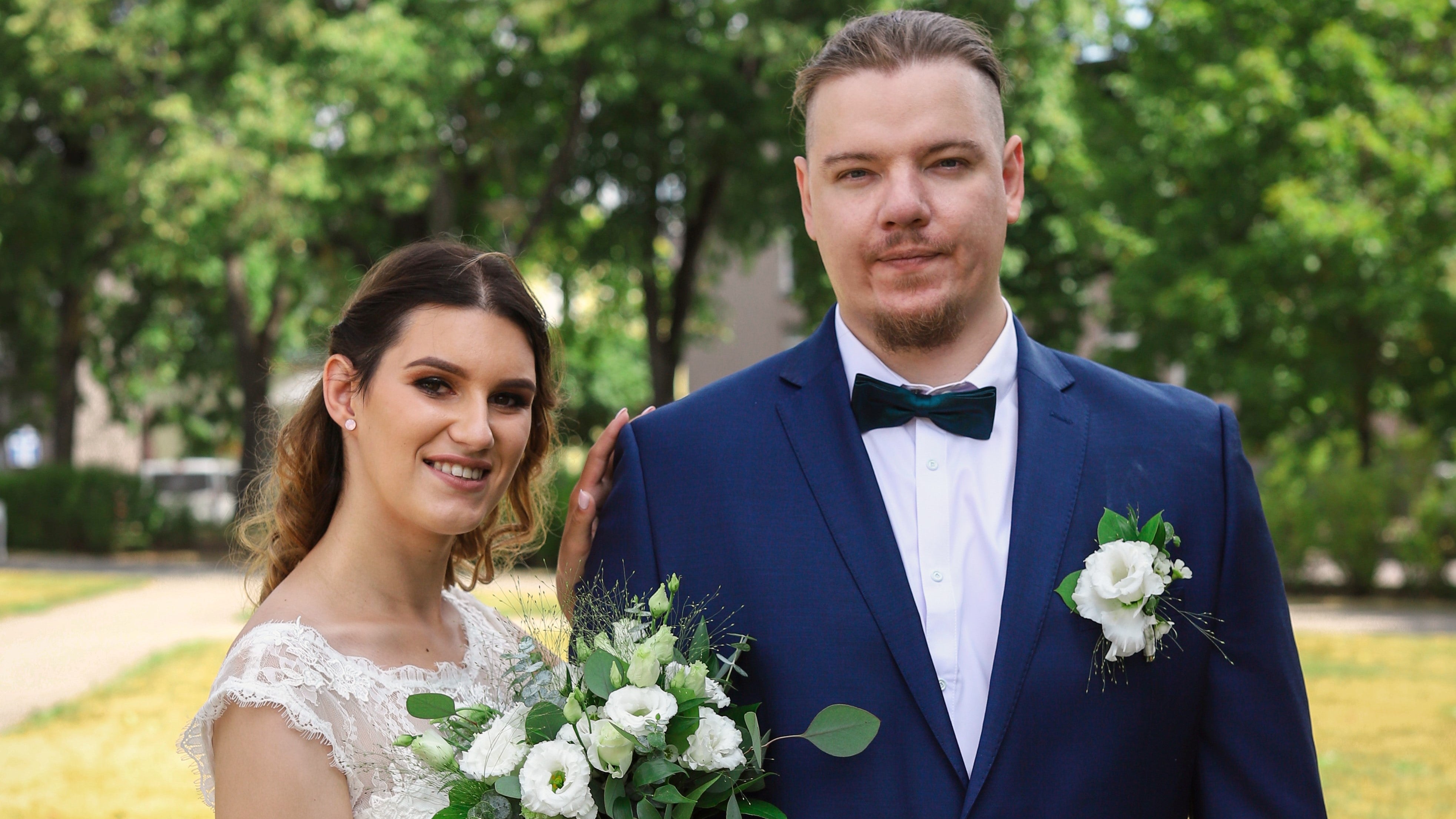 タキシードを結婚式二次会で新郎は着るべき?衣装の決め方と着方の工夫