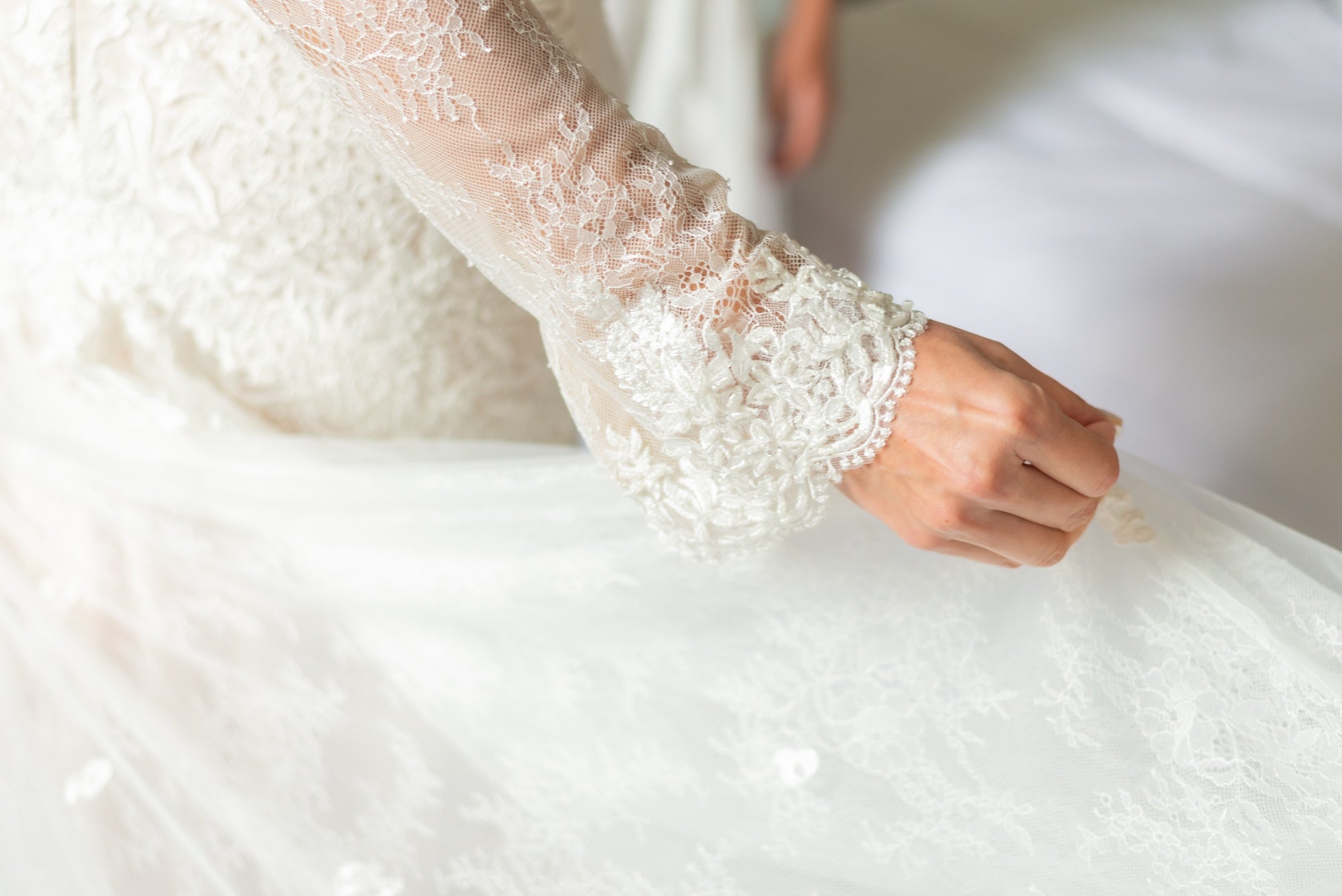 レースのウェディングドレス選び:美しさとエレガンスを引き立てるおすすめデザインと選び方