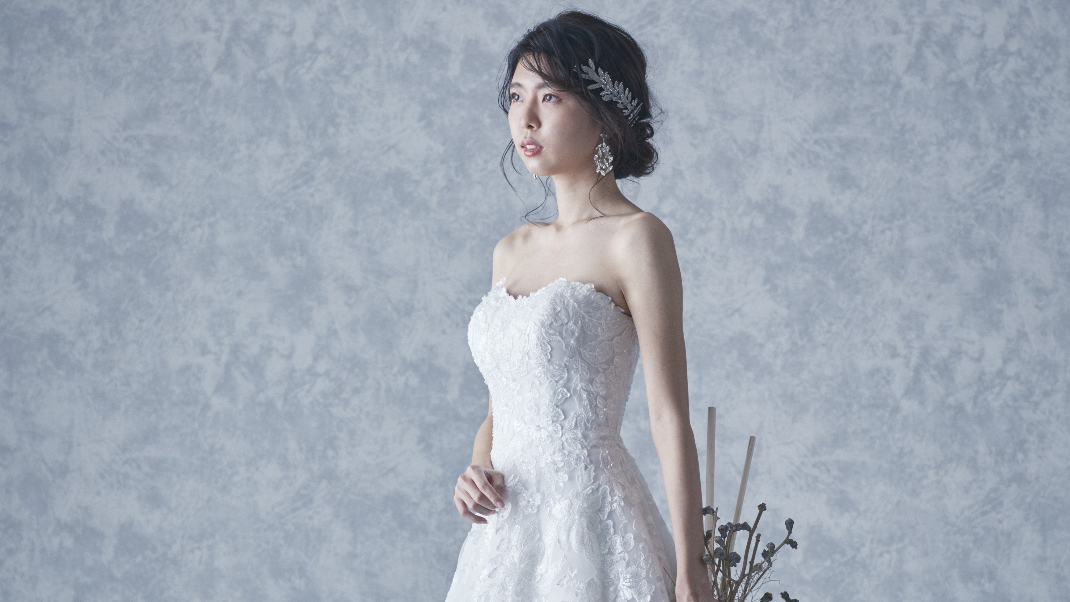 ウェディングドレスに黒髪は合う?ヘアスタイルのコツとおすすめの髪型