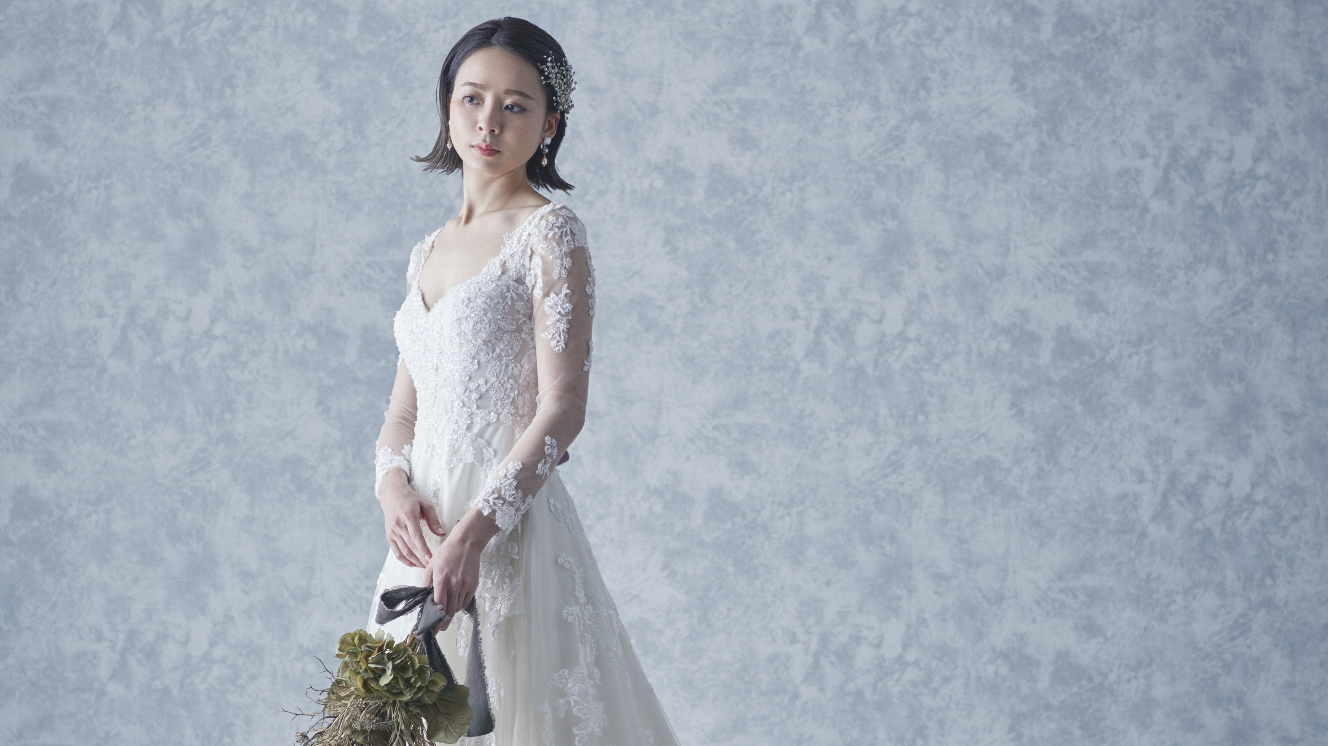 肩の悩みを隠してくれるウェディングドレスの種類は?悩み別に解説