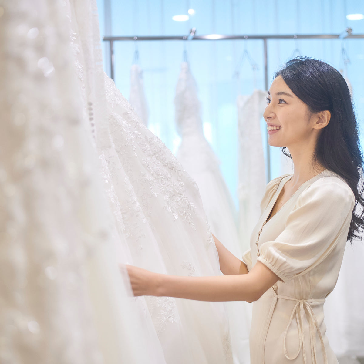 30代花嫁のウェディングドレスはどう選ぶ？選び方や注意点を解説