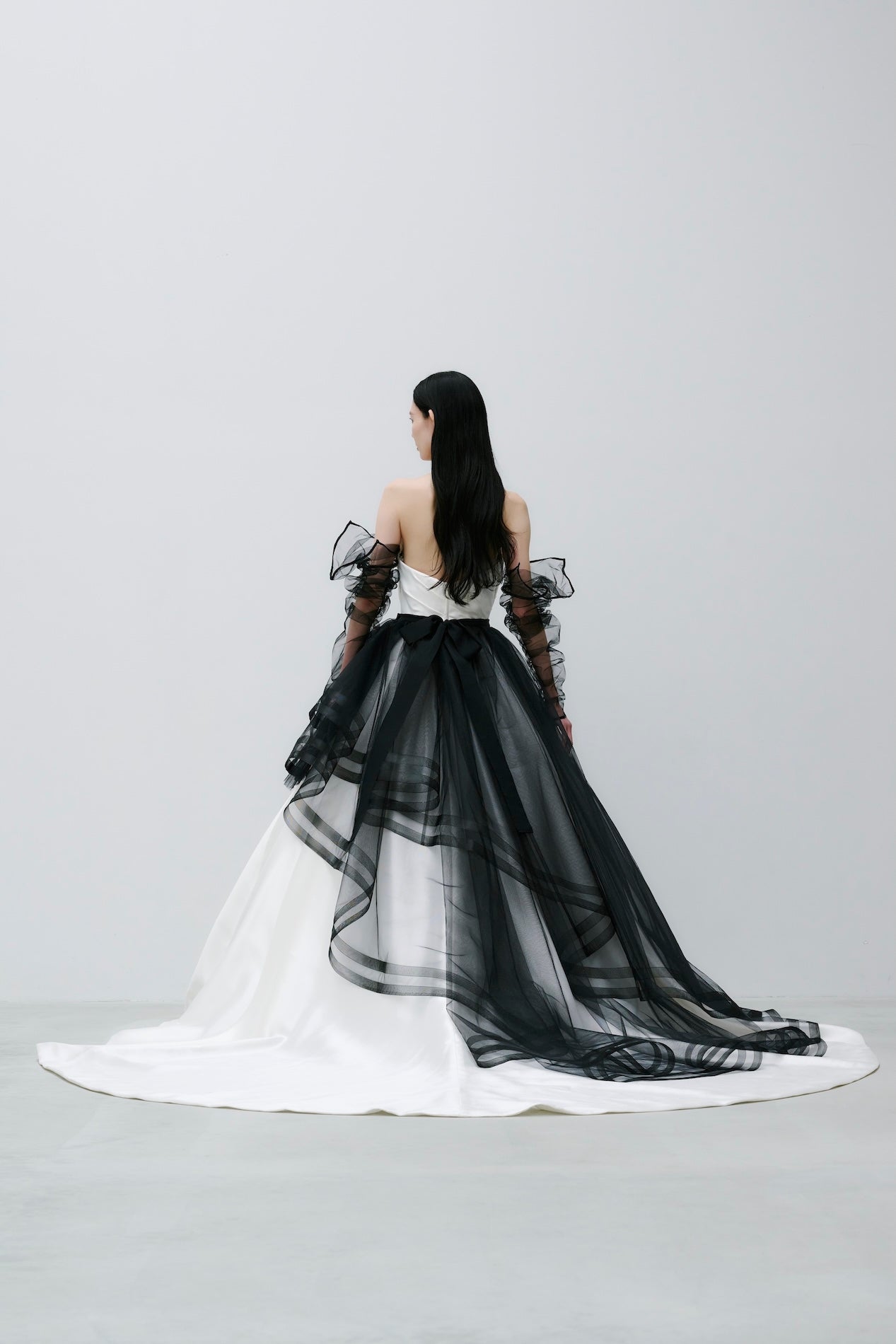 DUA002｜ウェディングドレス、ブランドドレスのレンタルならザ・ドレス