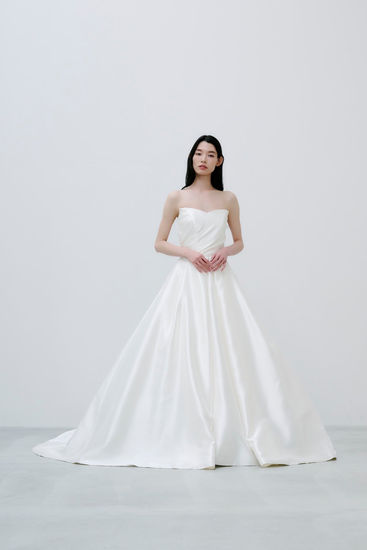 DUA002｜ウェディングドレス、ブランドドレスのレンタルならザ・ドレス