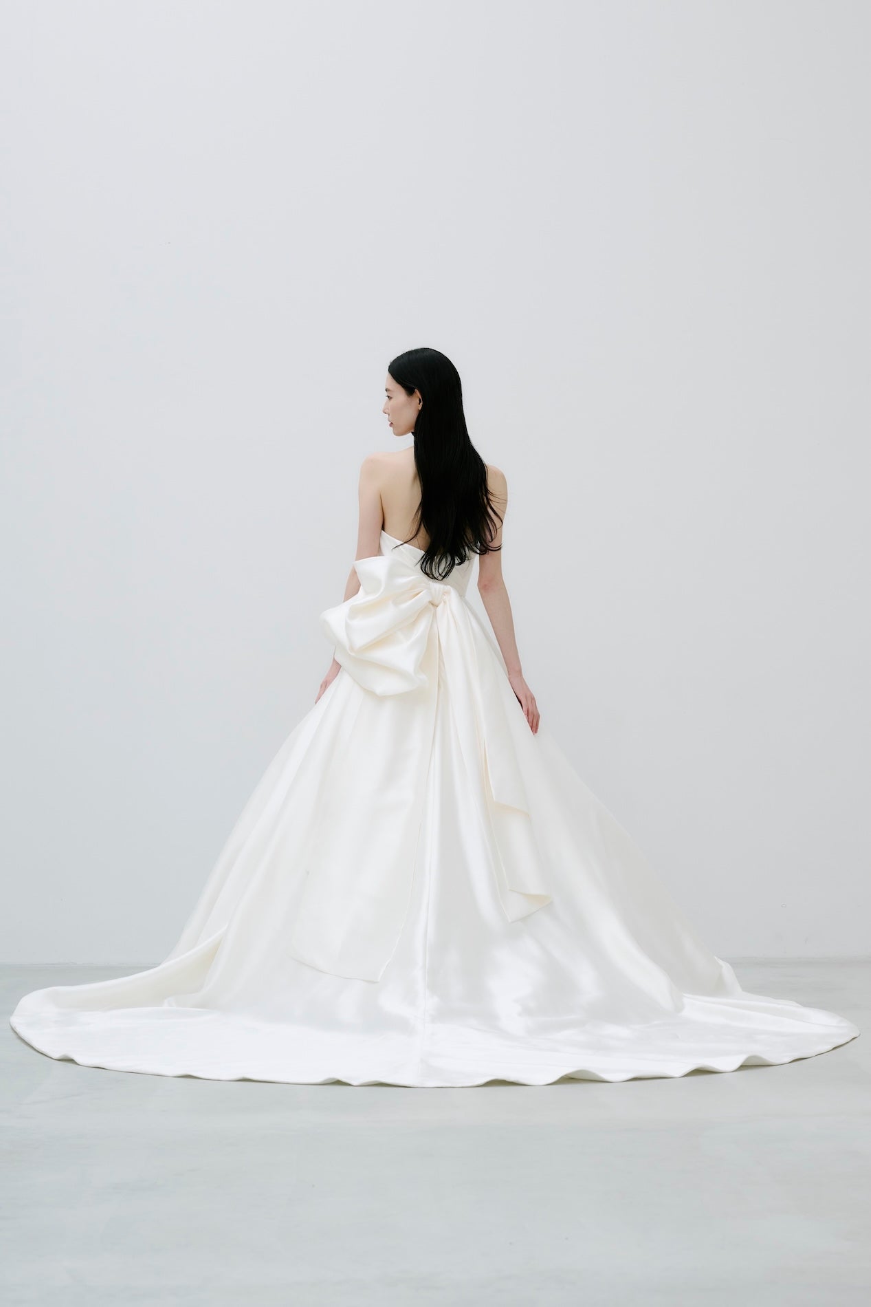 DUA002｜ウェディングドレス、ブランドドレスのレンタルならザ・ドレス