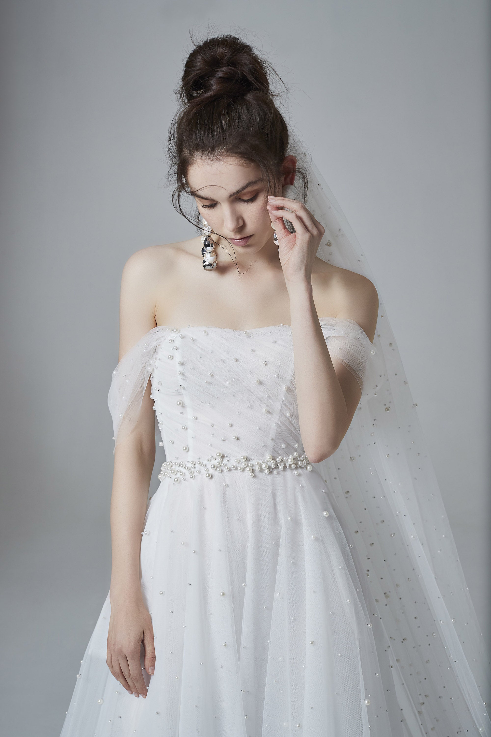 [FABIANA FILIPPI]トレヴィ エンヴェルサテン トラウザーズ Fabiana Filippi サテントリム パンツ | ニュートラル | FARFETCH JP
